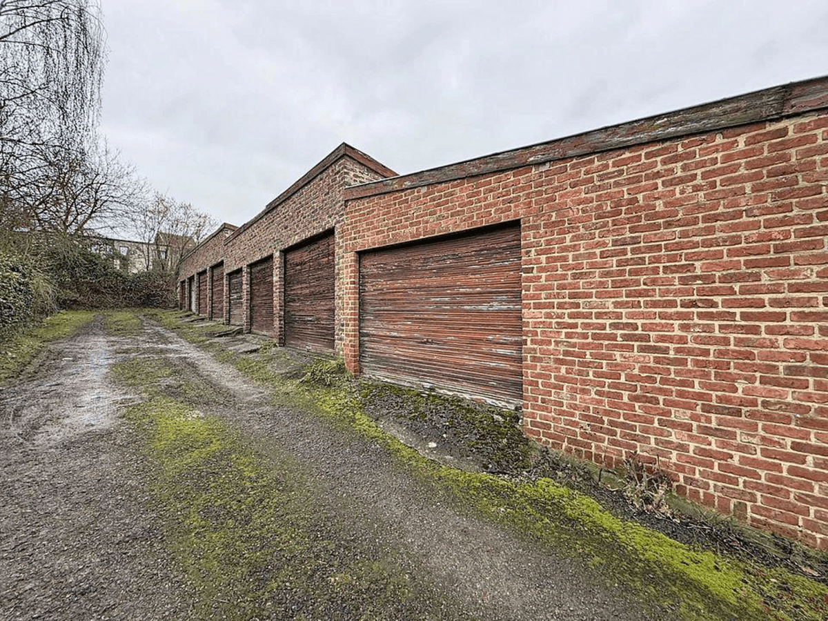 Ensemble de 9 garages