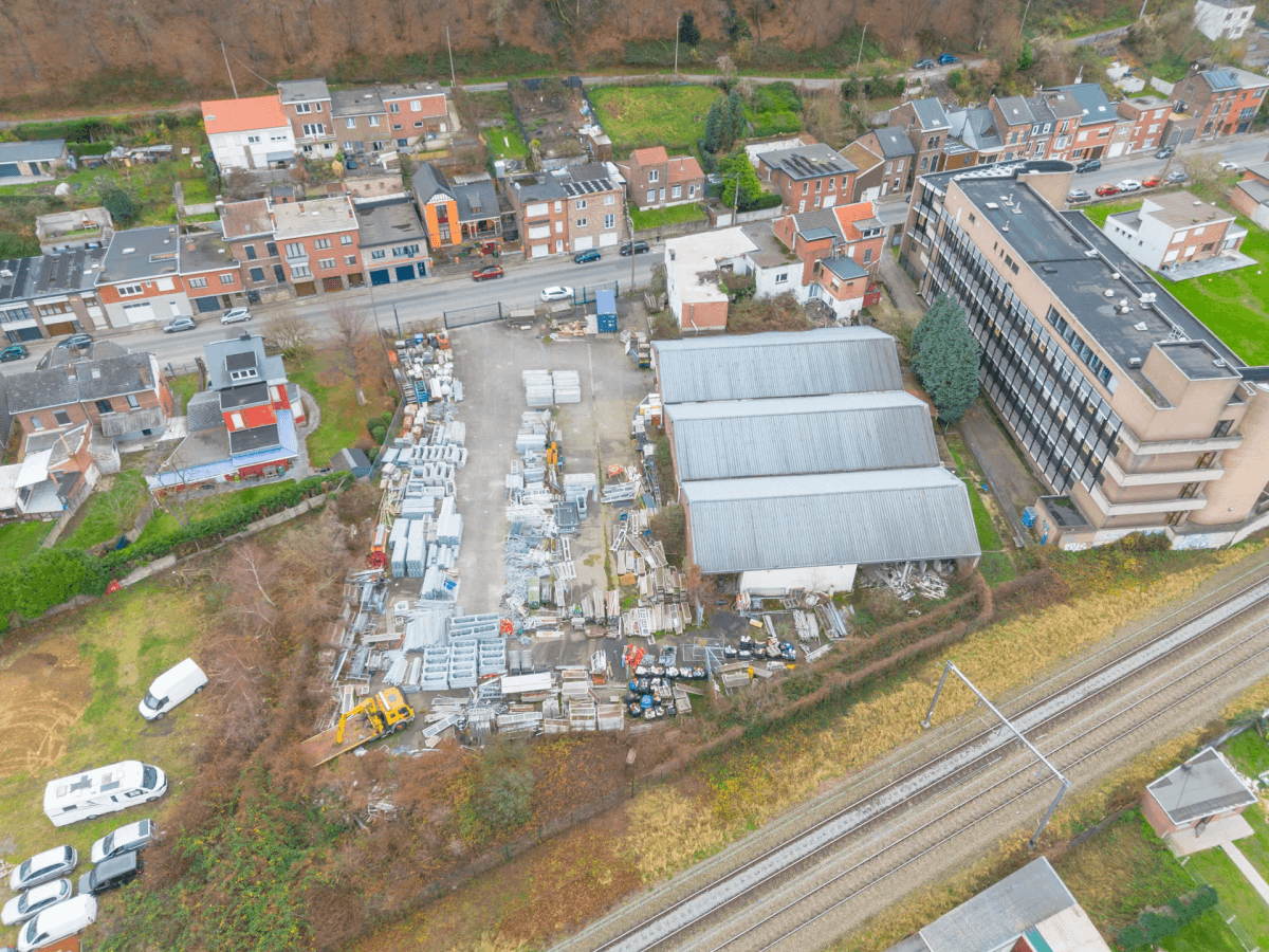 Entrepôt avec immeuble de rapport