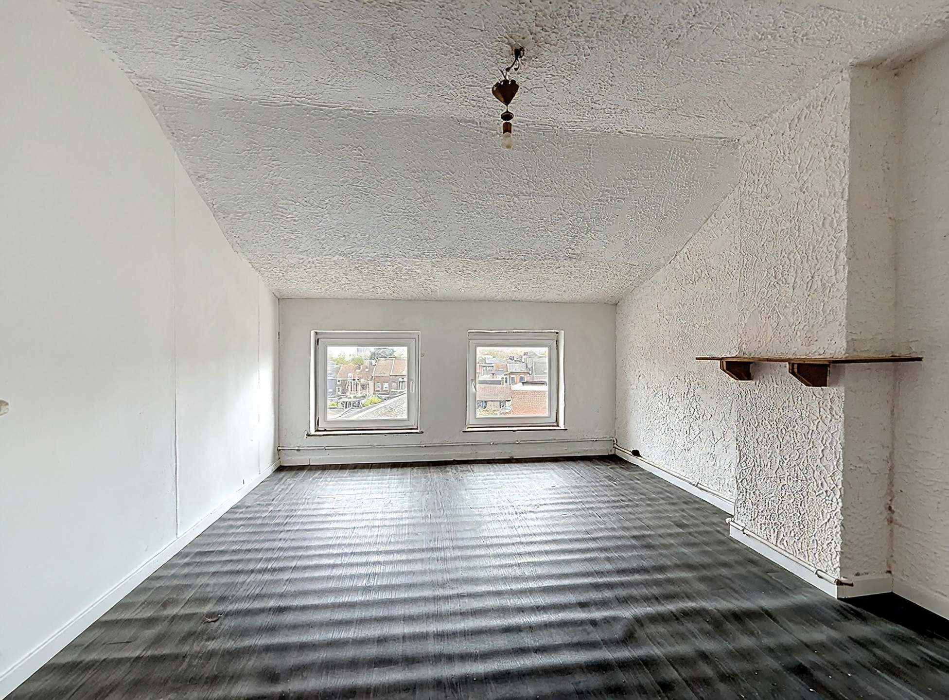 Photo du bien IMMEUBLE MIXTE 3 APPARTS et RDC COMMERCIAL (en ordre d'urbanisme)