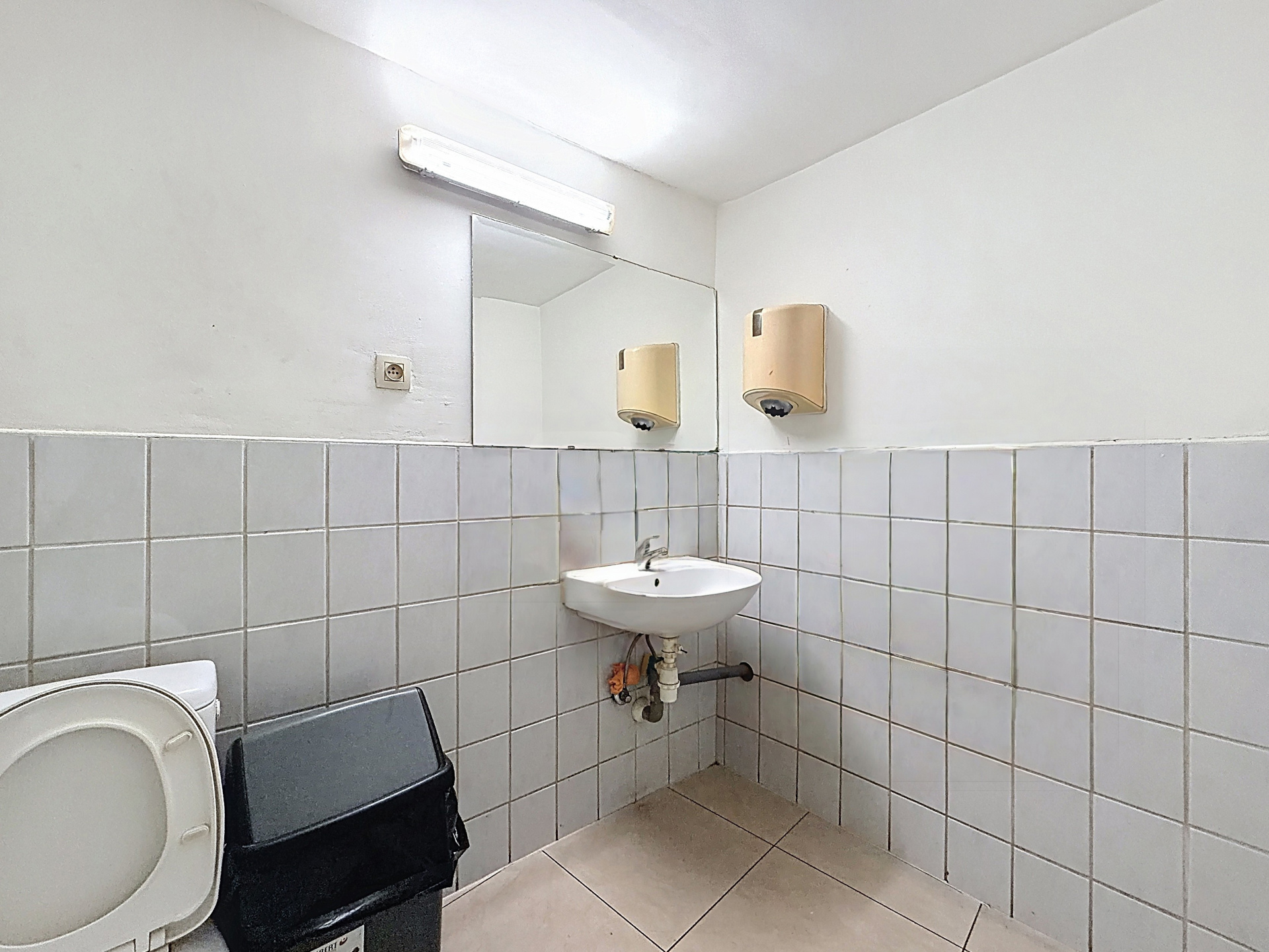 Photo du bien IMMEUBLE MIXTE 3 APPARTS et RDC COMMERCIAL (en ordre d'urbanisme)