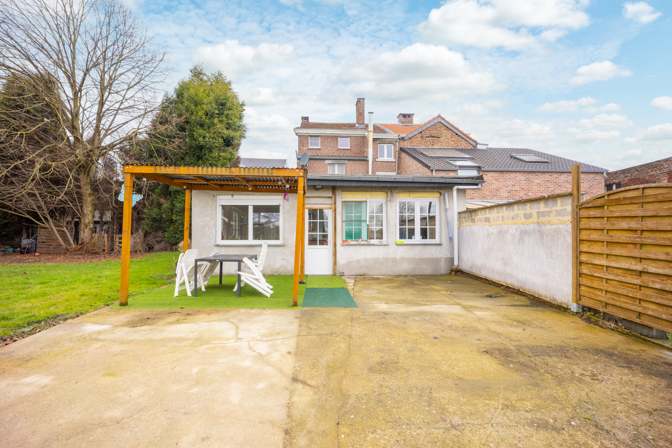 Photo du bien Ensemble immobilier ( spacieuse maison + terrain à bâtir)