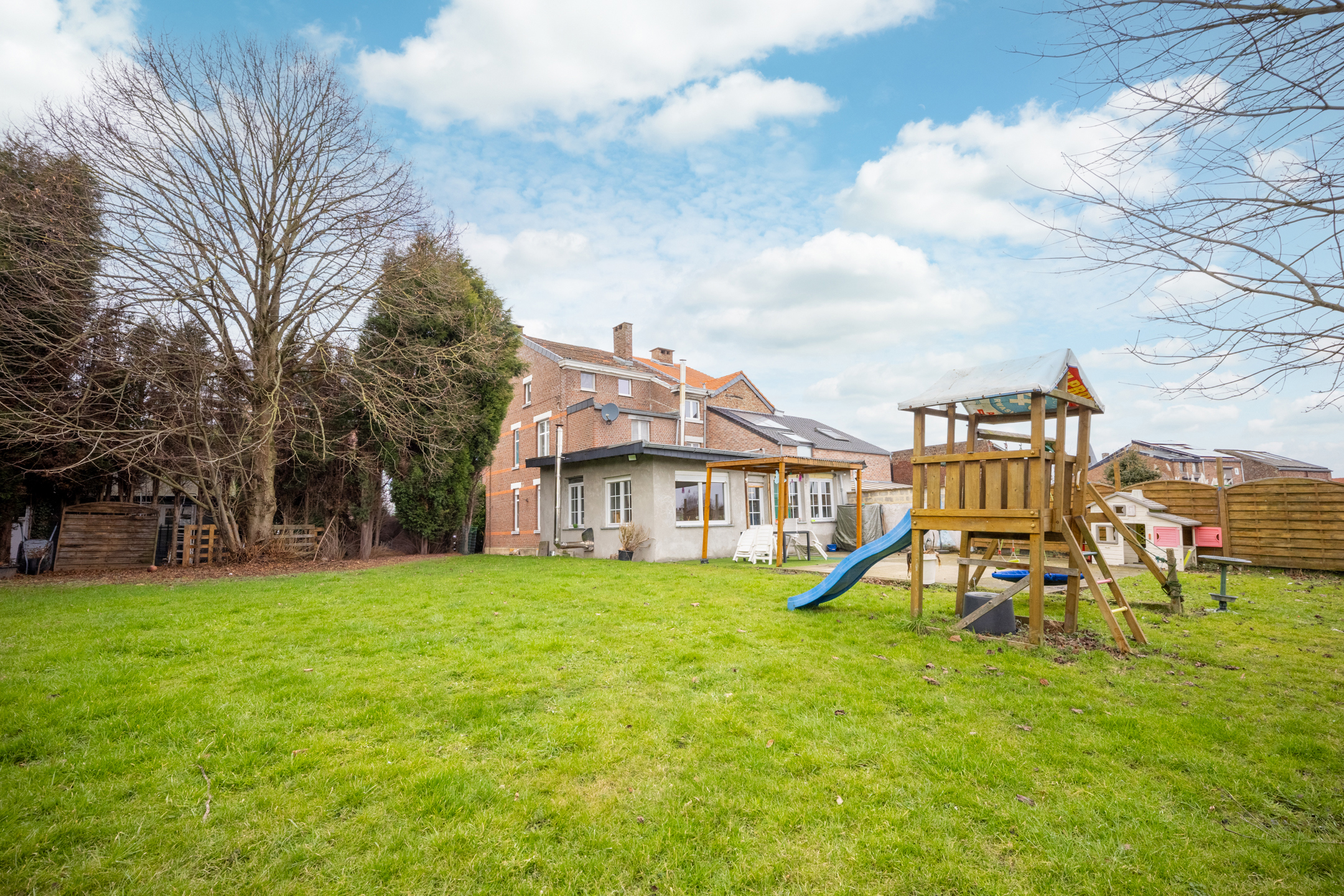 Photo du bien Ensemble immobilier ( spacieuse maison + terrain à bâtir)