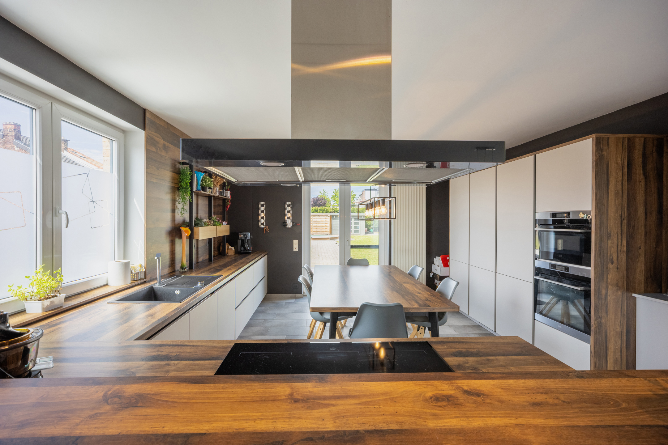 Photo du bien Bien d’exception – Immeuble mixte avec piscine, parking et commerce
