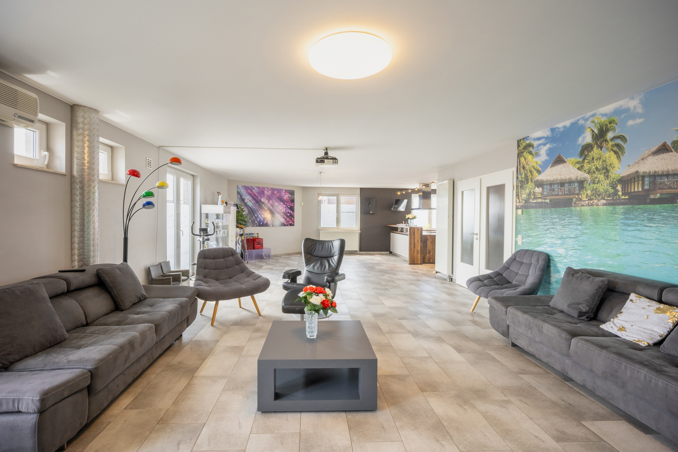Photo du bien Bien d’exception – Immeuble mixte avec piscine, parking et commerce