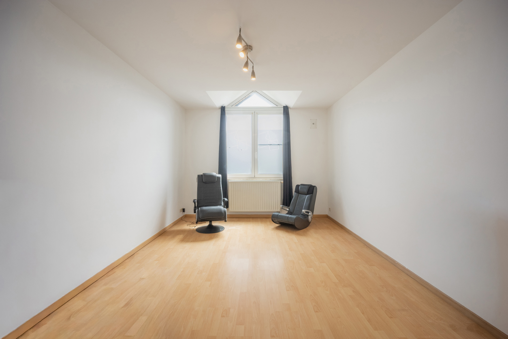 Photo du bien Bien d’exception – Immeuble mixte avec piscine, parking et commerce