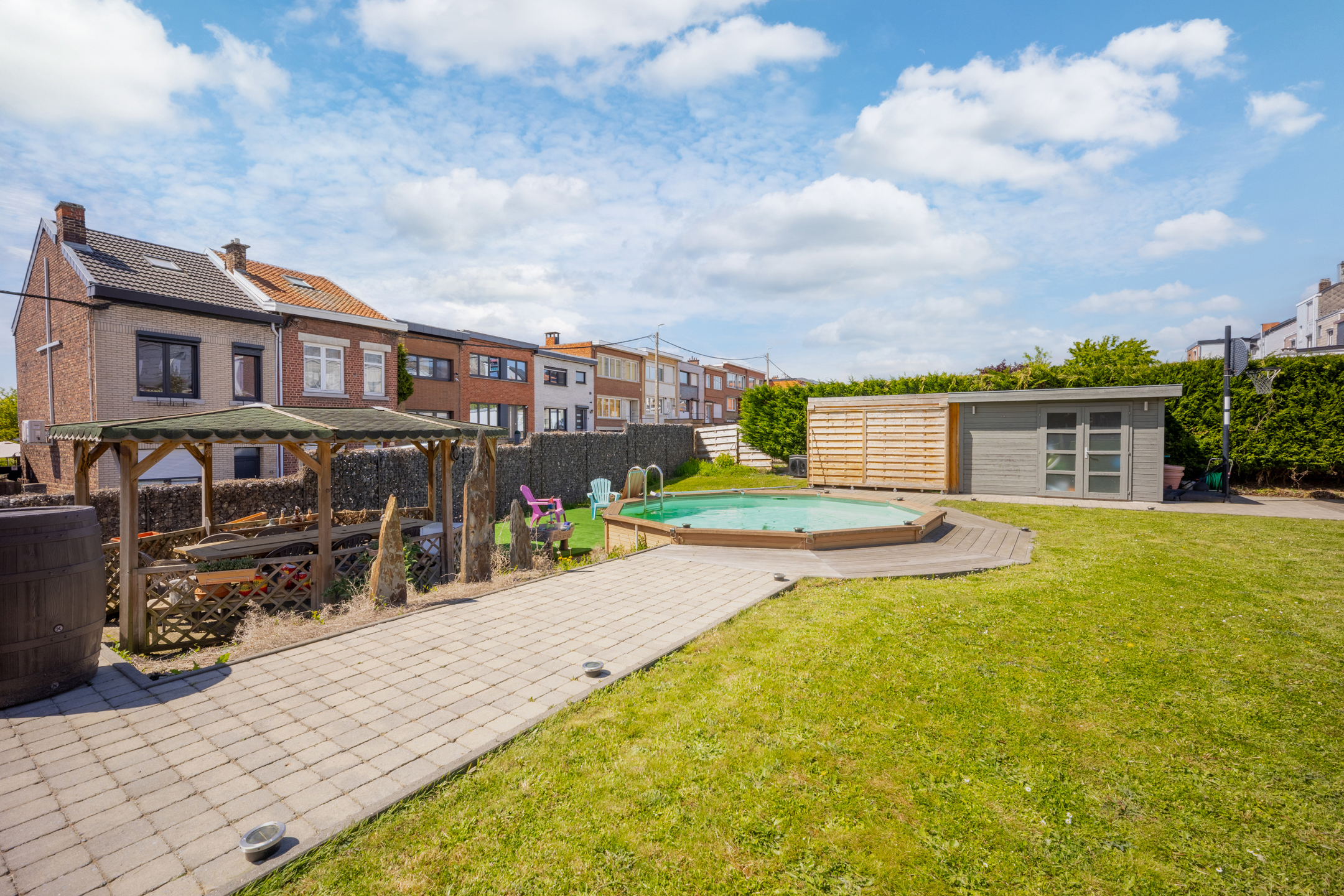 Photo du bien Bien d’exception – Immeuble mixte avec piscine, parking et commerce