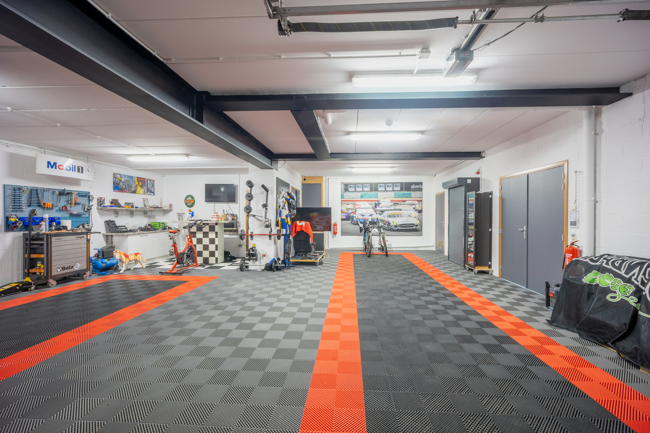 Photo du bien Bien d’exception – Immeuble mixte avec piscine, parking et commerce