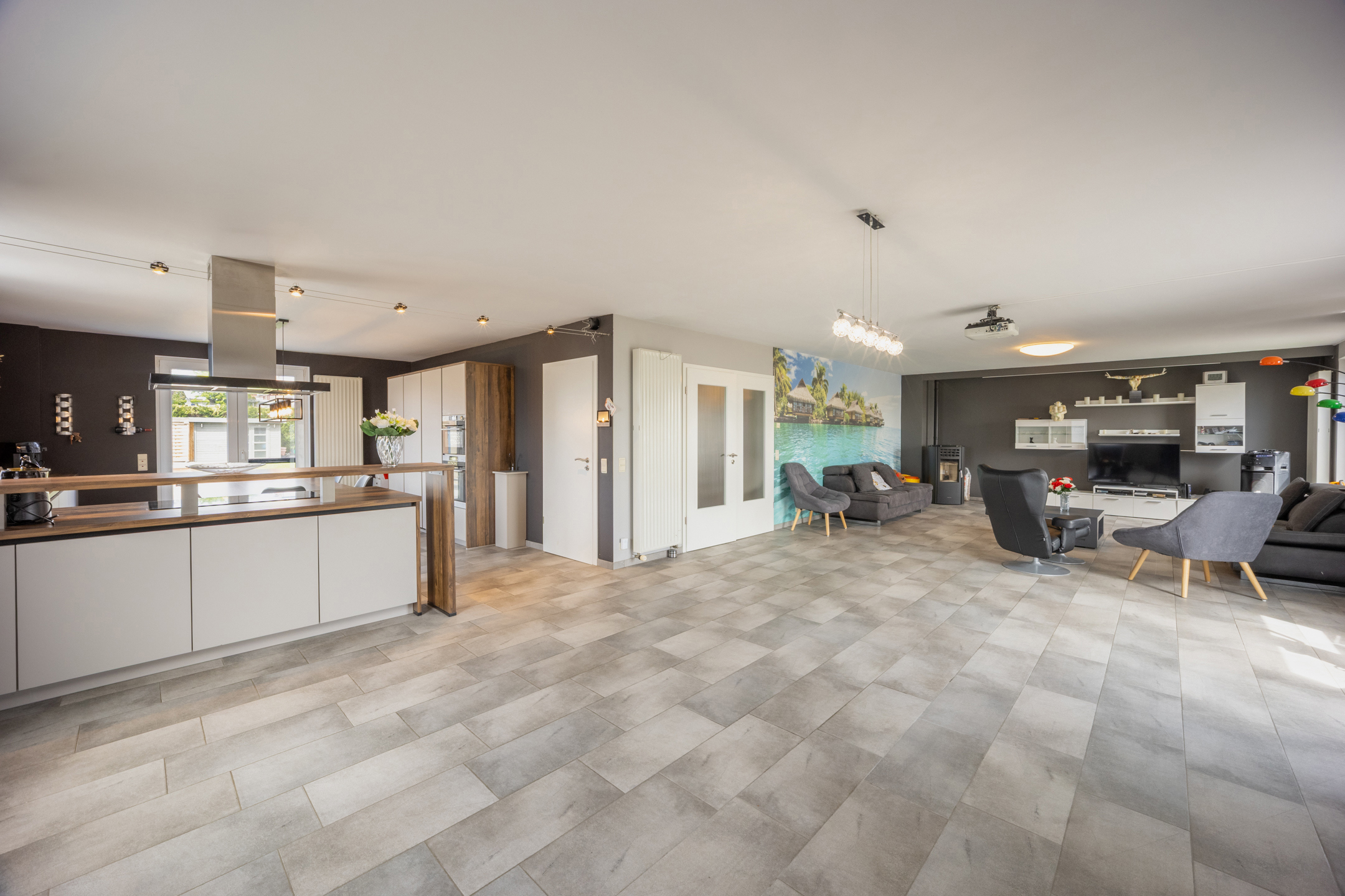 Photo du bien Bien d’exception – Immeuble mixte avec piscine, parking et commerce