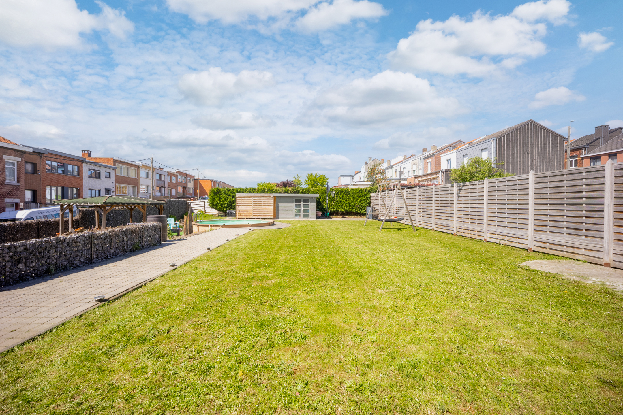Photo du bien Bien d’exception – Immeuble mixte avec piscine, parking et commerce