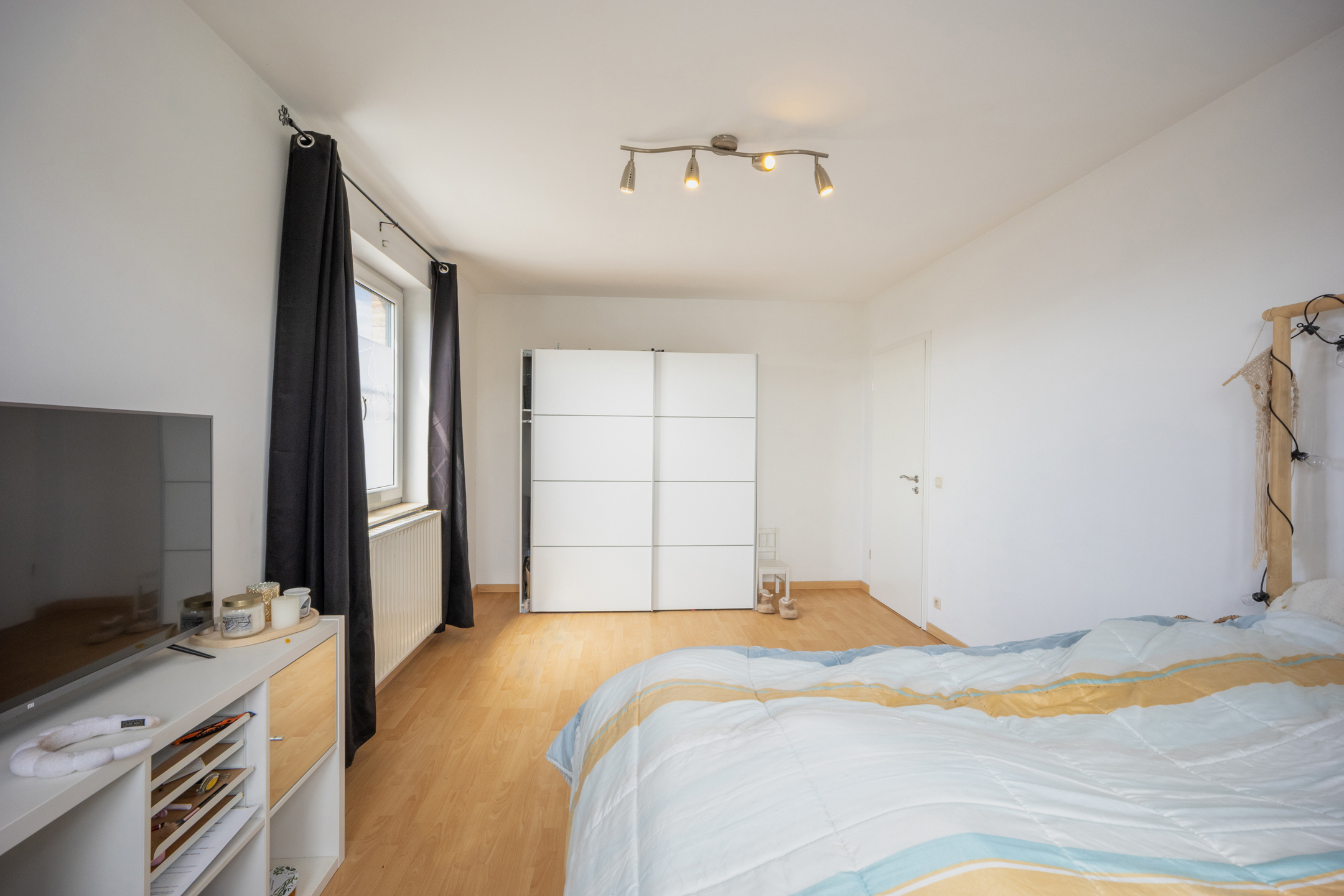Photo du bien Bien d’exception – Immeuble mixte avec piscine, parking et commerce
