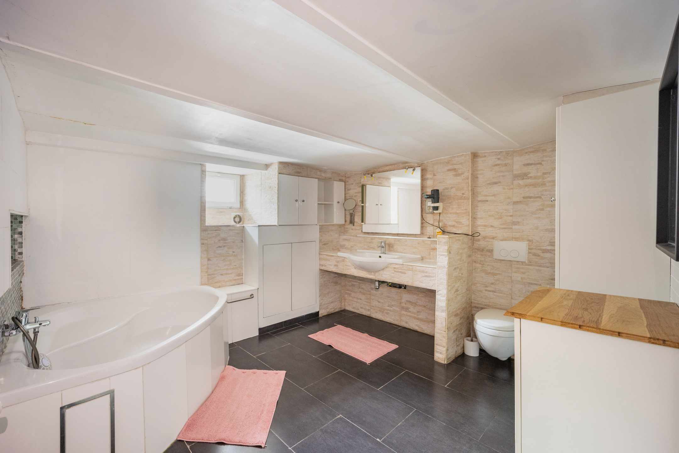 Photo du bien Magnifique maison rénovée 4 chambres avec terrasse