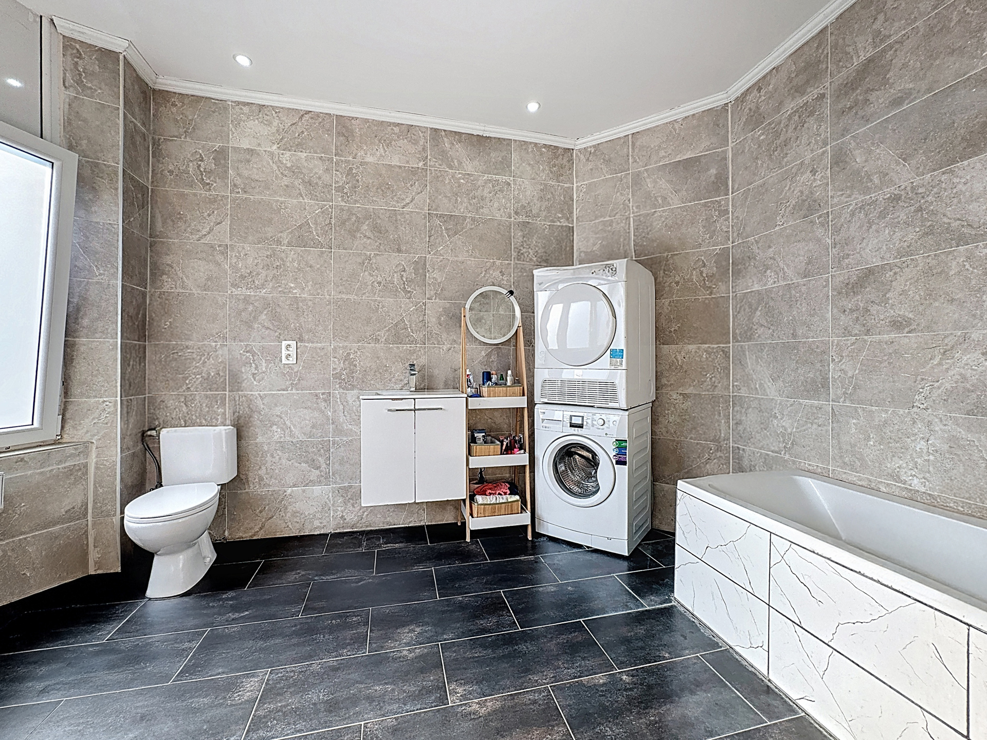 Photo du bien Ensemble immobilier ( immeuble à appartements + maison )