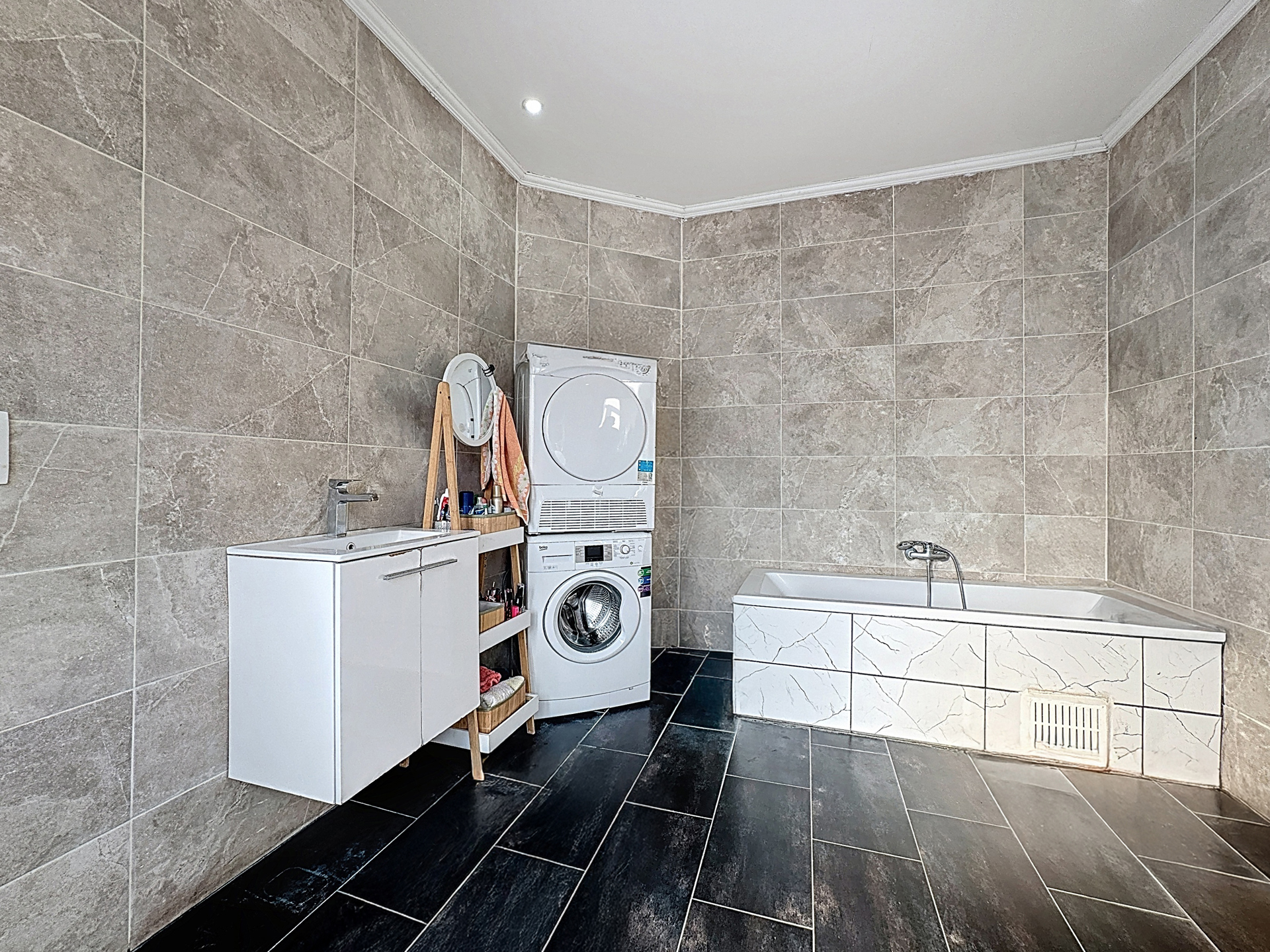 Photo du bien Ensemble immobilier ( immeuble à appartements + maison )