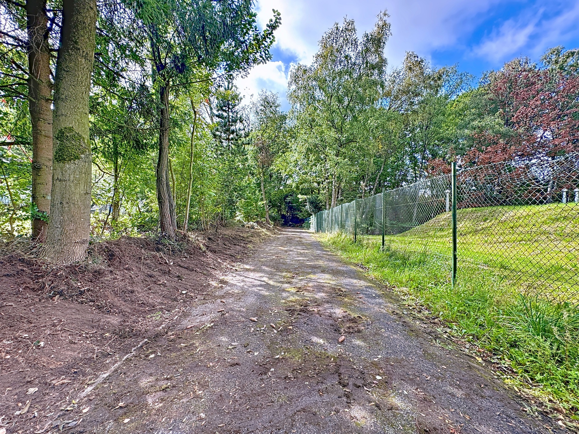 Photo du bien Terrain polyvalent de 1.990 m2, à deux pas du Country Hall