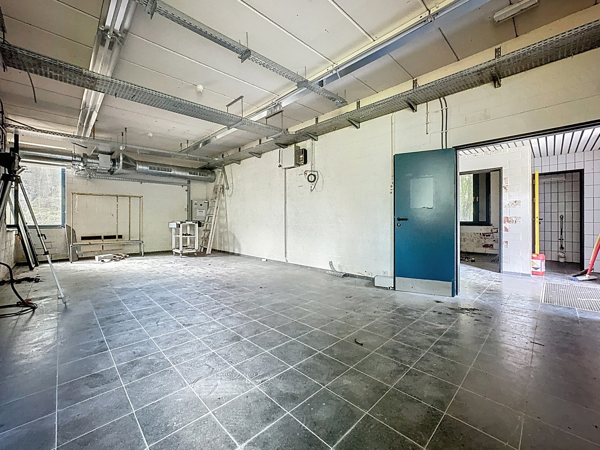 Photo du bien Entrepôt avec terrain polyvalent à deux pas du Country Hall